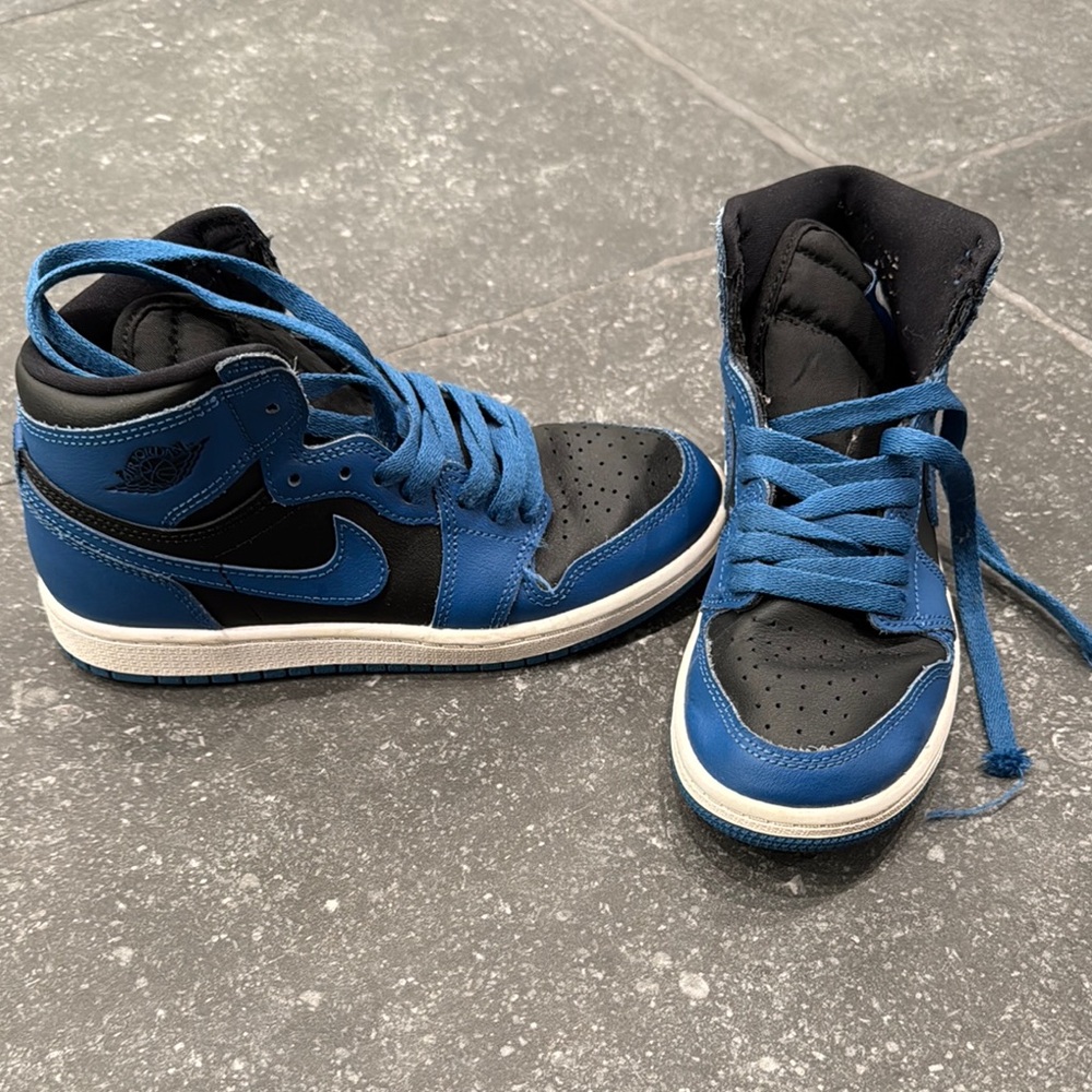Used size 2.5 Jordans